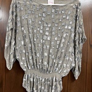 Ladies sequins blouse. A rare treasure. Perfect fore the holiday and more. Enjoy
